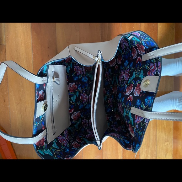 Purse - Picture 2 of 3